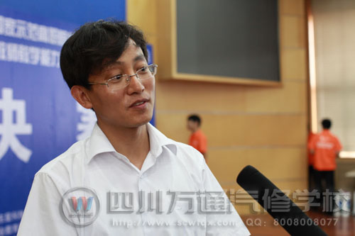 中國汽車文化促進(jìn)會常務(wù)副會長兼秘書長楊晨接受萬通汽修教育采訪