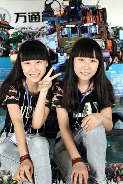 誓做汽修女將 90后姐妹花圓夢(mèng)萬通