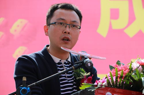 成都市龍泉驛區就業局副局長陳致辭