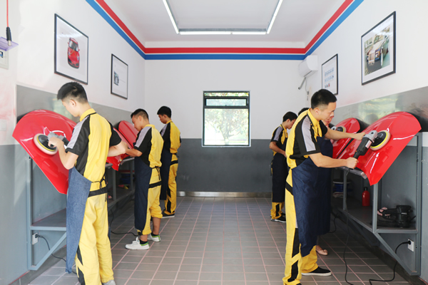 萬通學子實訓實戰學汽車技術
