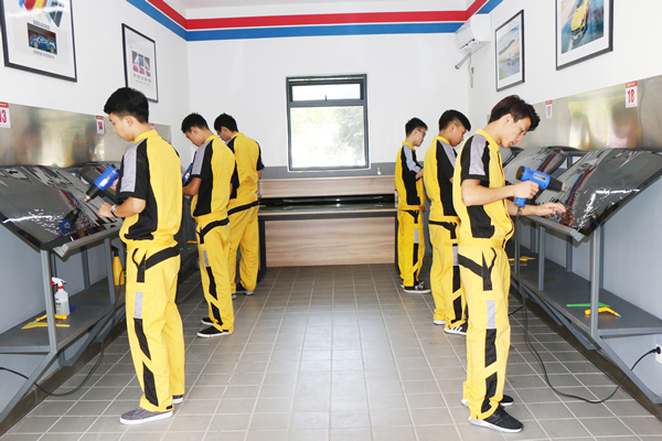 萬通學子汽車保養實訓操作